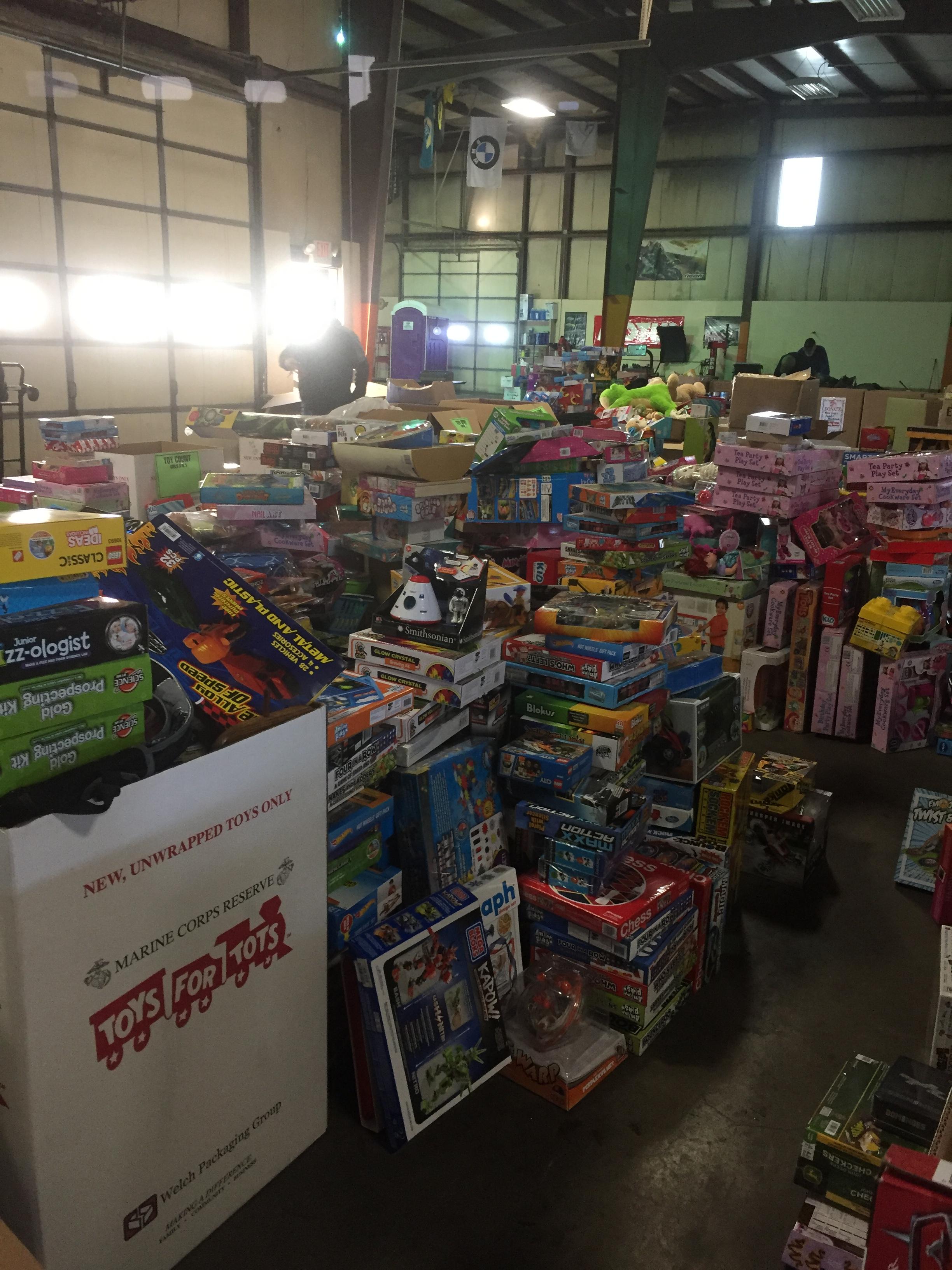 Woodstock's Christmas Clearing House delivers joy Saturday